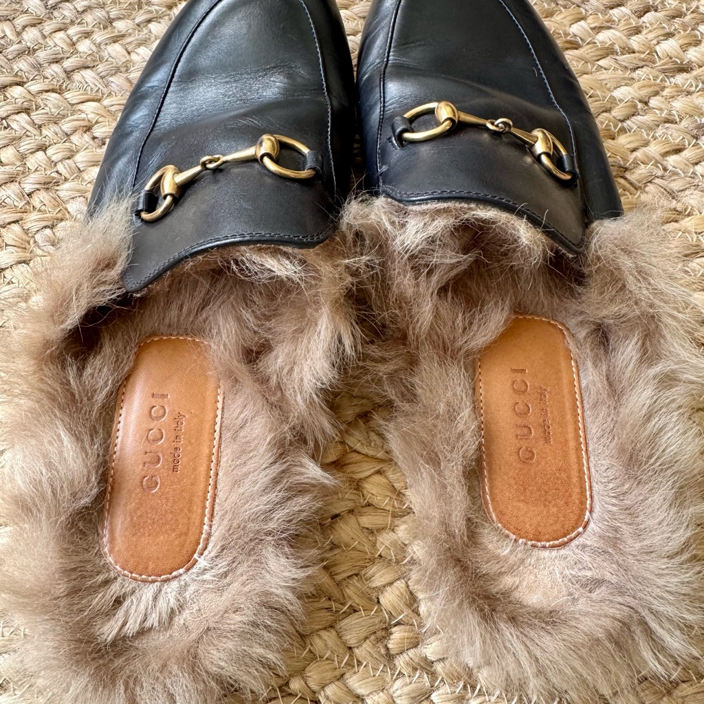 Authentic Gucci Black Leather Mules With Fur Lining Size 37.5